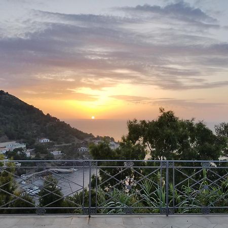 Sotto La Torre E Sopra Il Porticciolo Hotel Isola di Ustica Exterior foto